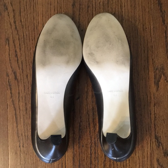 Walking Cradles | Neutral Metallic Heels - Picture 11 of 14